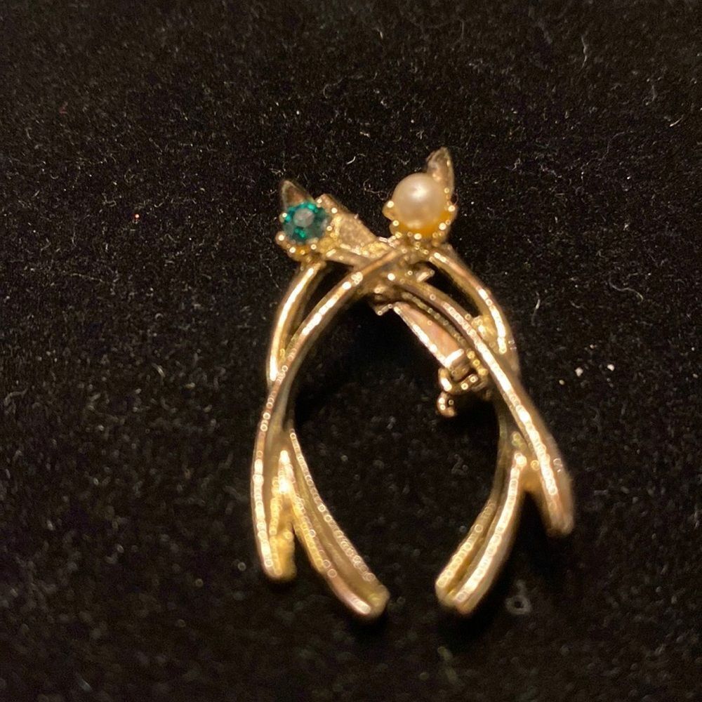 Costume Double Wishbone Pin